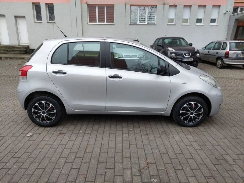 Toyota Yaris 1.0 VVTI 45000km FACELIFT НОВА , снимка 4 - Автомобили и джипове - 53418629