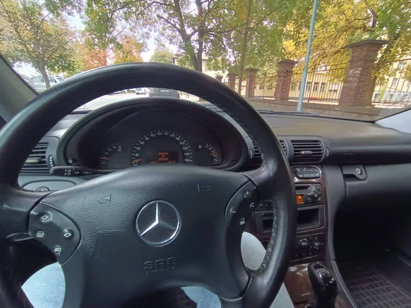 Mercedes-Benz C 220, снимка 6 - Автомобили и джипове - 53520173