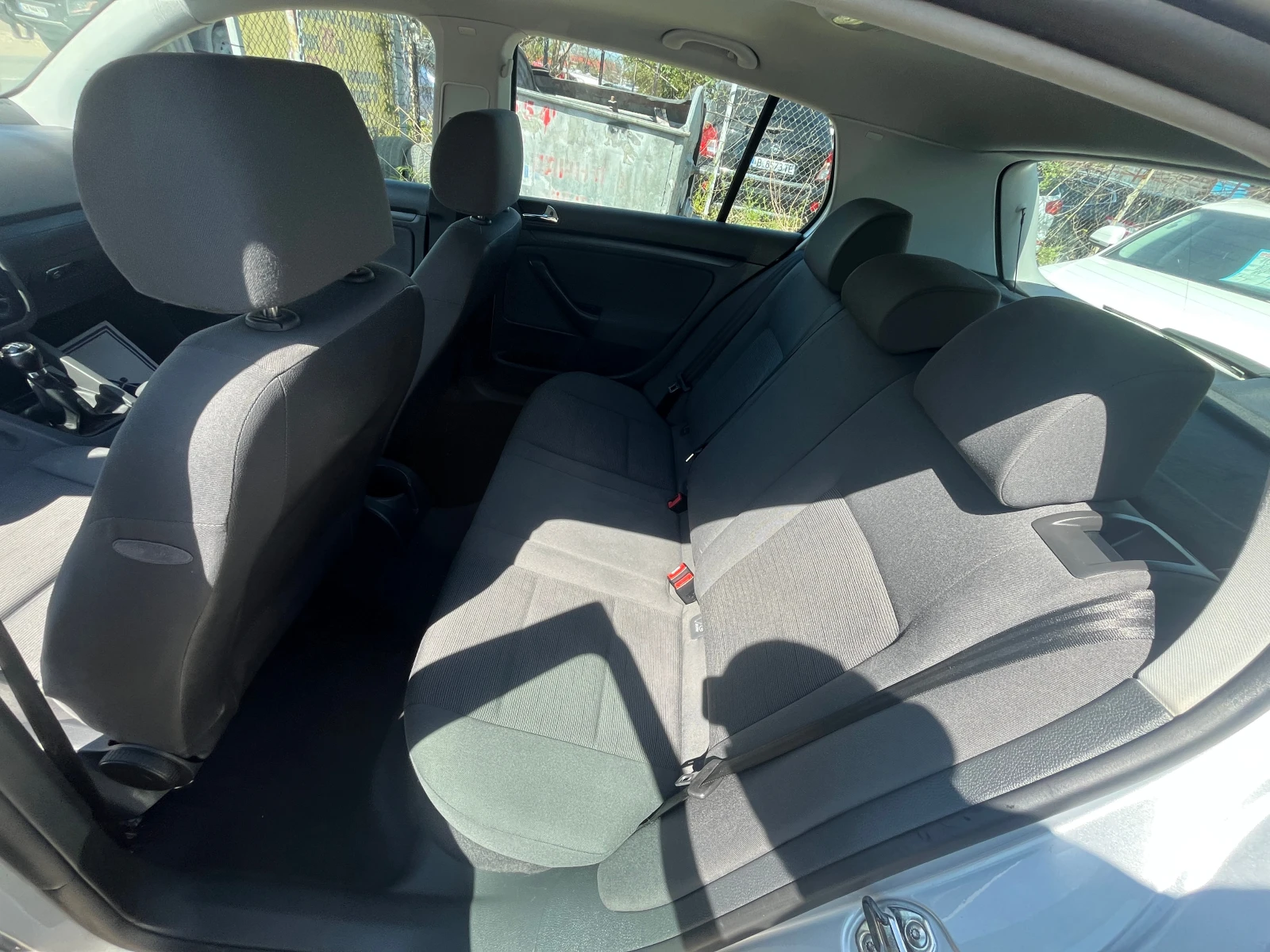 VW Golf 1.6 БЕНЗИН 102к.с - изображение 7