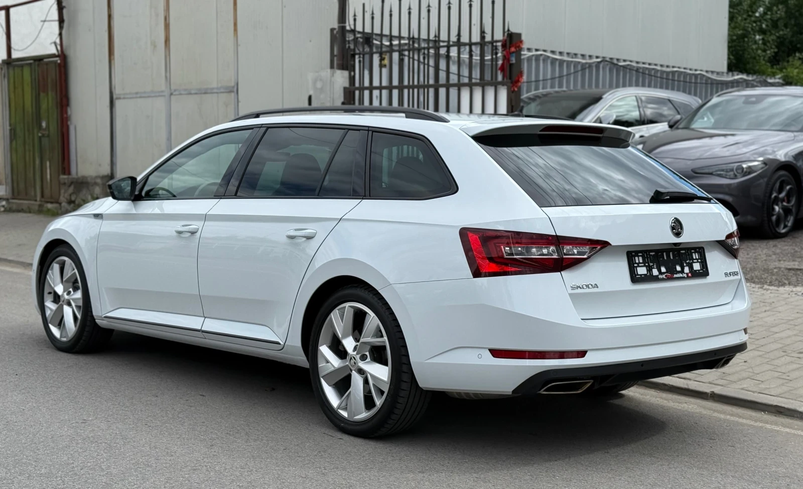 Skoda Superb 2.0 TSI Sport Line+ DSG 4X4 Внос Швейцария - изображение 4