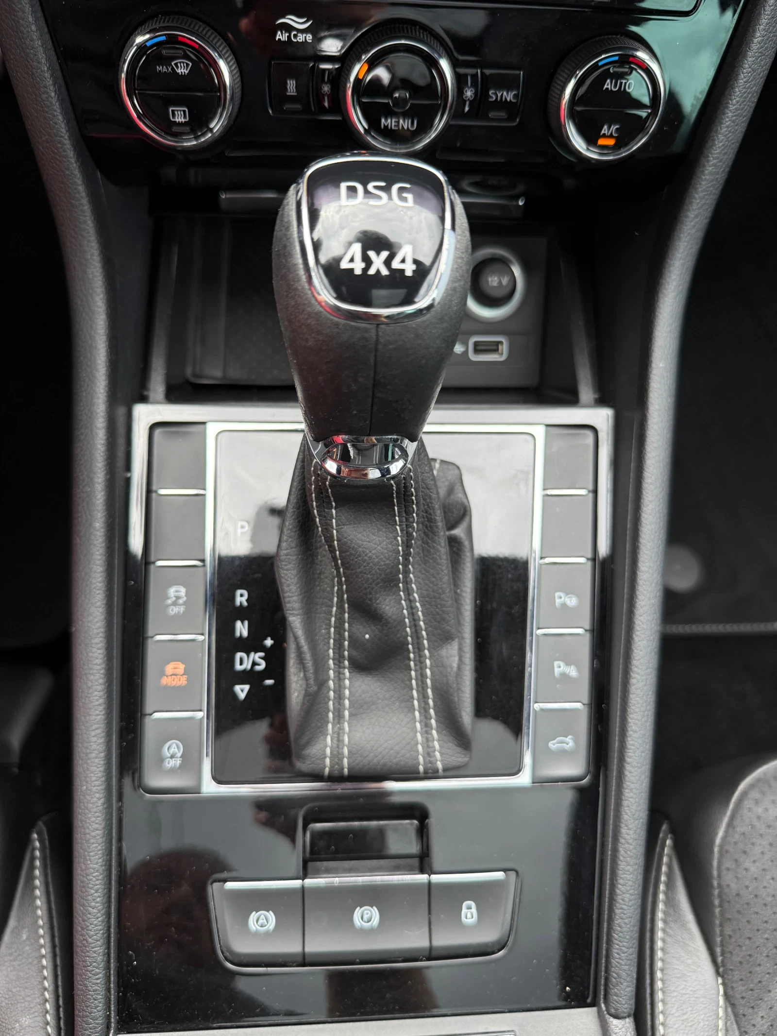 Skoda Superb 2.0 TSI Sport Line+ DSG 4X4 Внос Швейцария - изображение 10