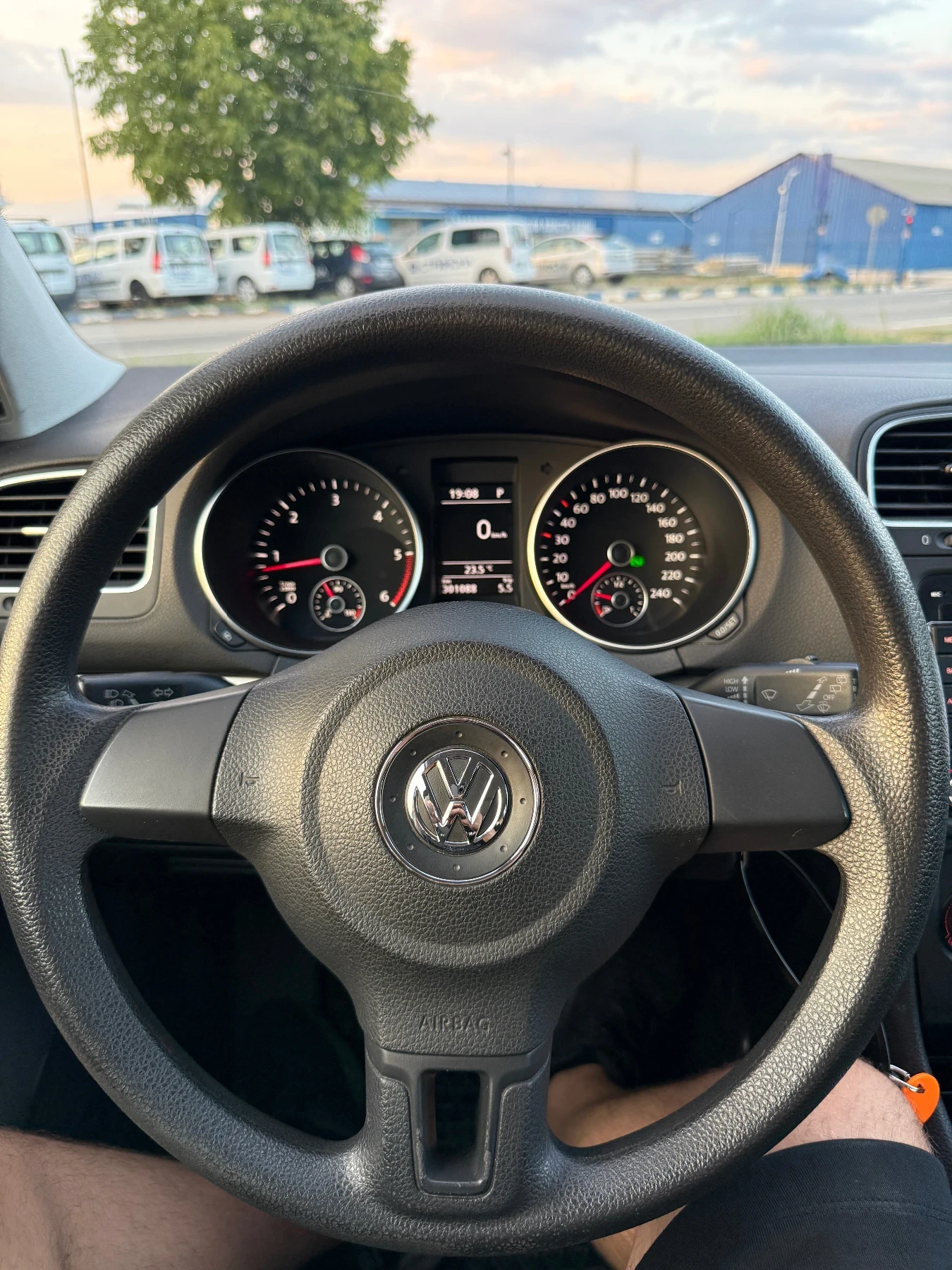 VW Golf 1.6 TDI DSG 105 hp | Mobile.bg   13