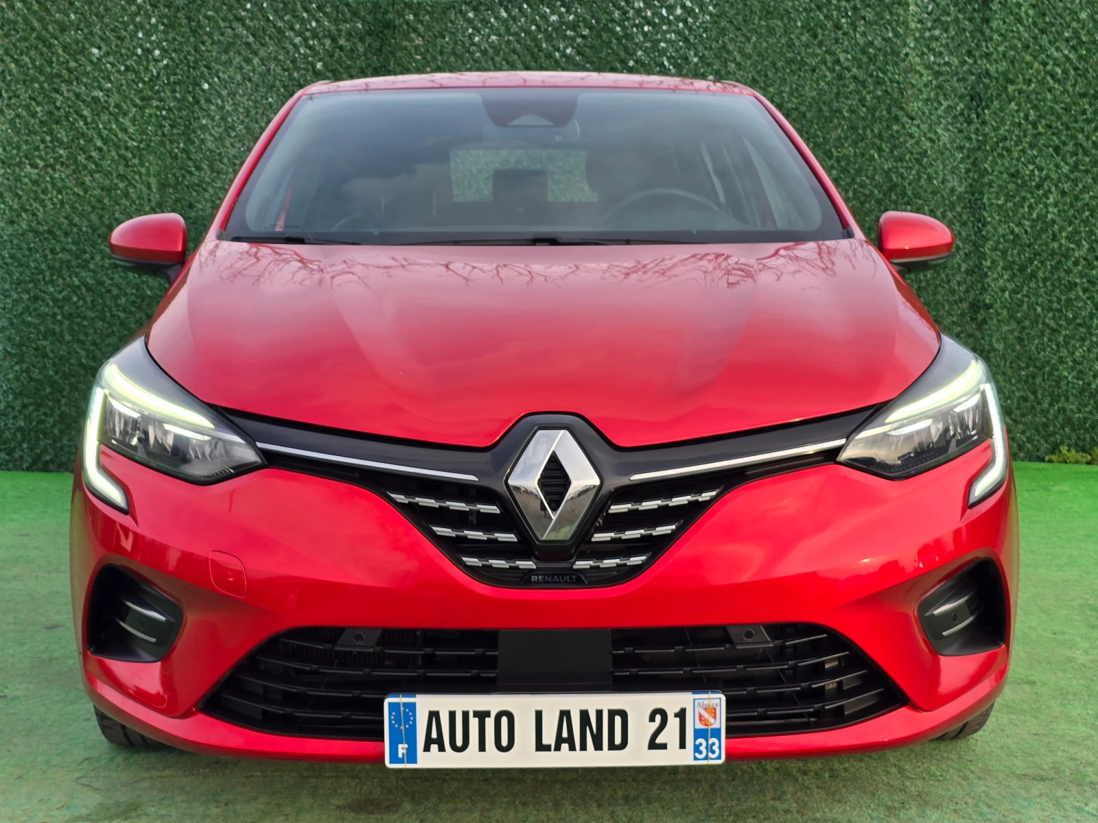 Renault Clio 1.6i* 140кс* E-TECH FHEV HYBRID 39900км - изображение 2