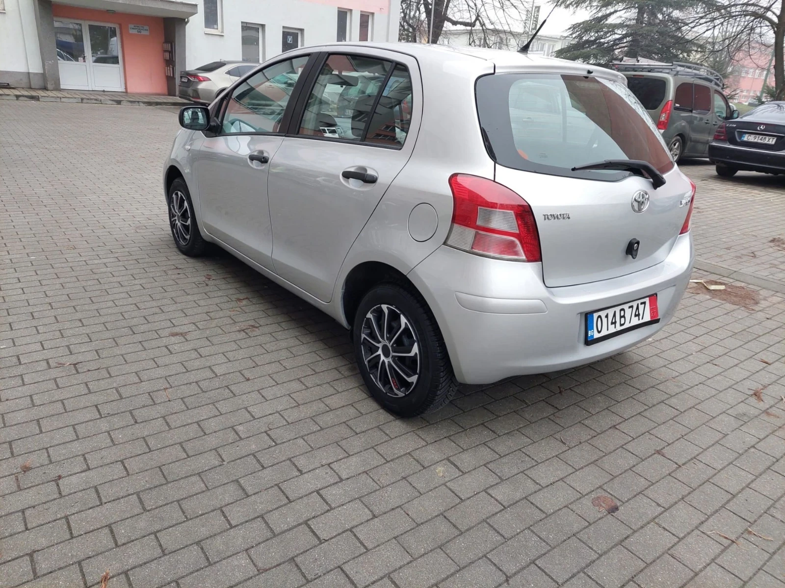 Toyota Yaris 1.0 VVTI 45000km FACELIFT НОВА  - изображение 6