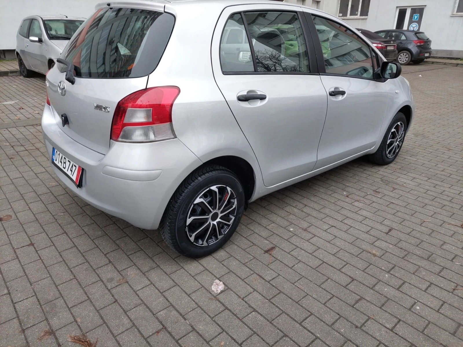 Toyota Yaris 1.0 VVTI 45000km FACELIFT НОВА  - изображение 8