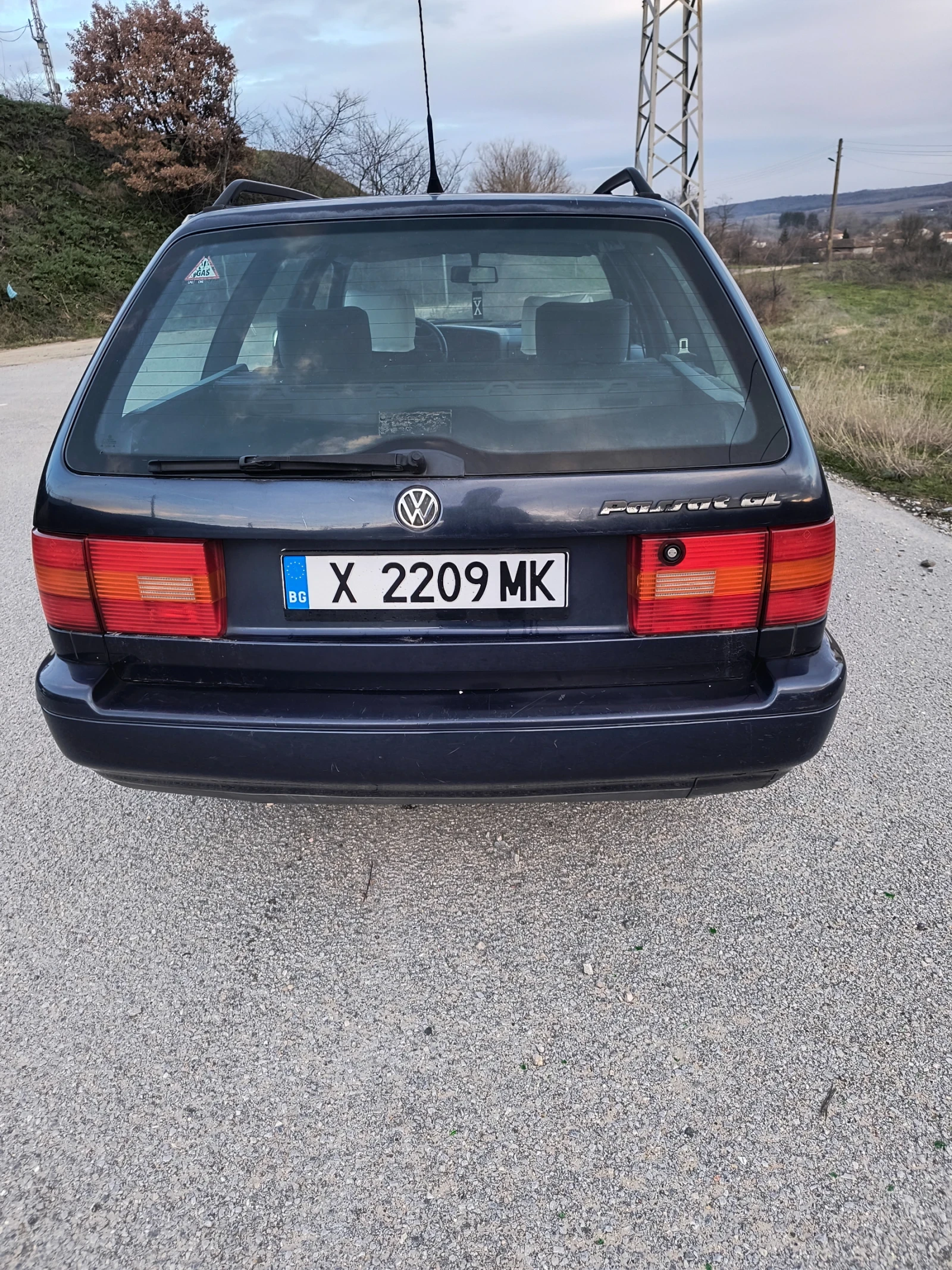 VW Passat 1.8mi Variant , снимка 2 - Автомобили и джипове - 53749345