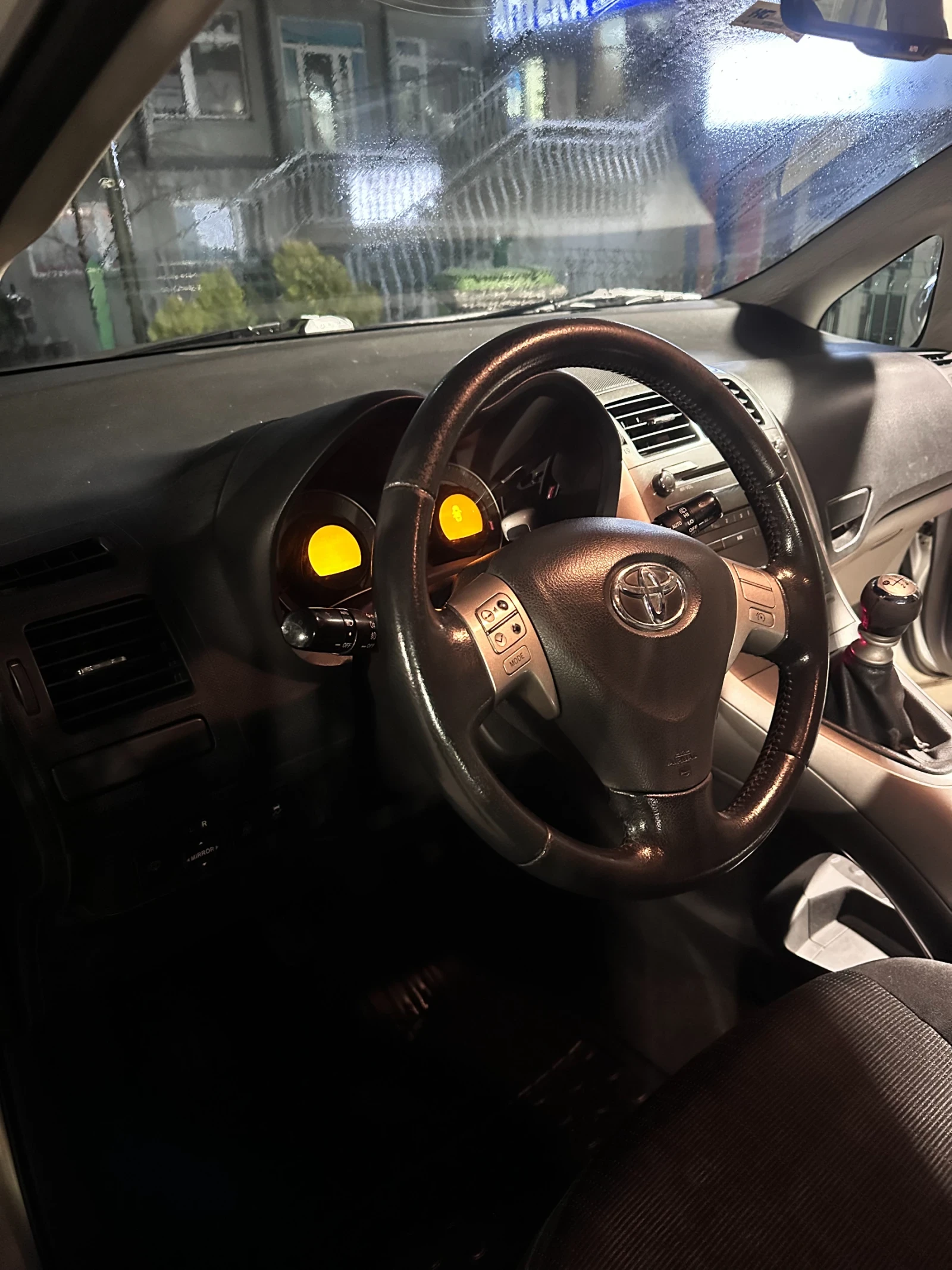 Toyota Auris, снимка 10 - Автомобили и джипове - 53829738