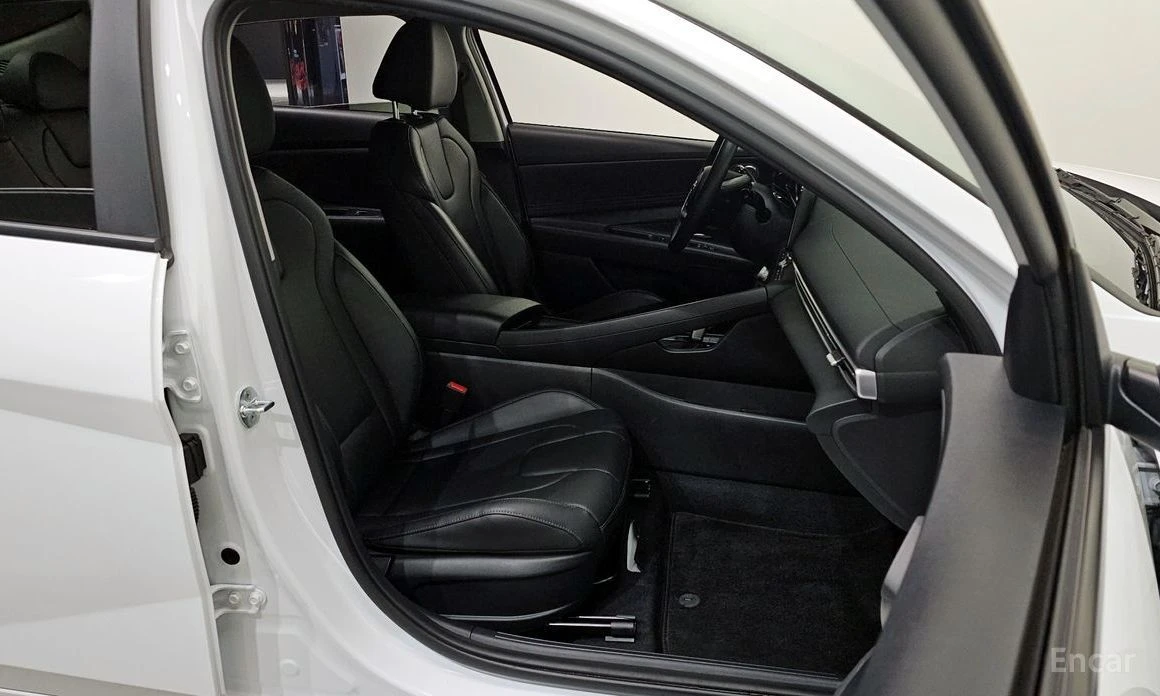 Hyundai Elantra, снимка 10 - Автомобили и джипове - 54077496