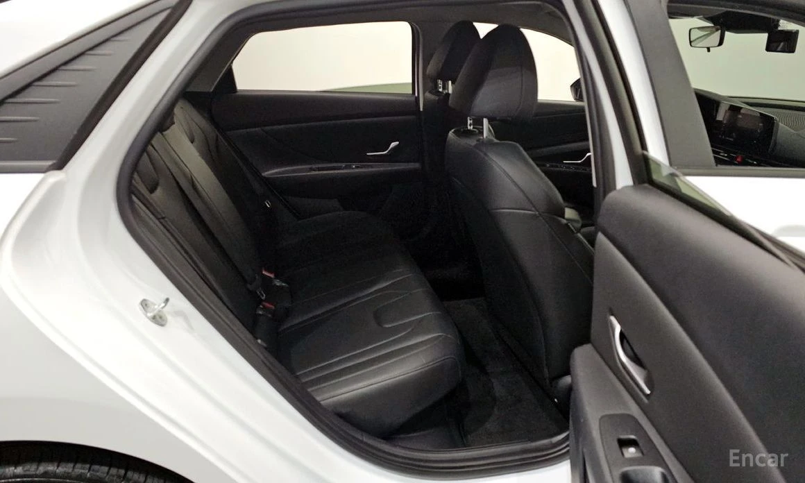 Hyundai Elantra, снимка 11 - Автомобили и джипове - 54077496