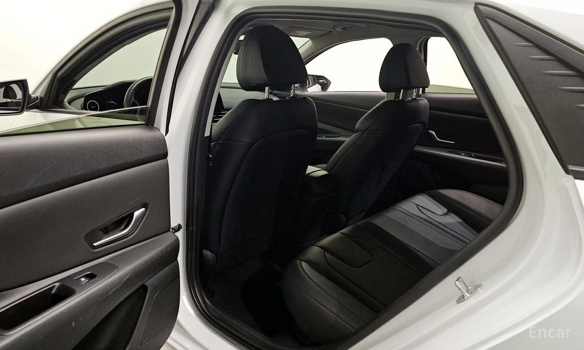 Hyundai Elantra, снимка 12 - Автомобили и джипове - 54077496