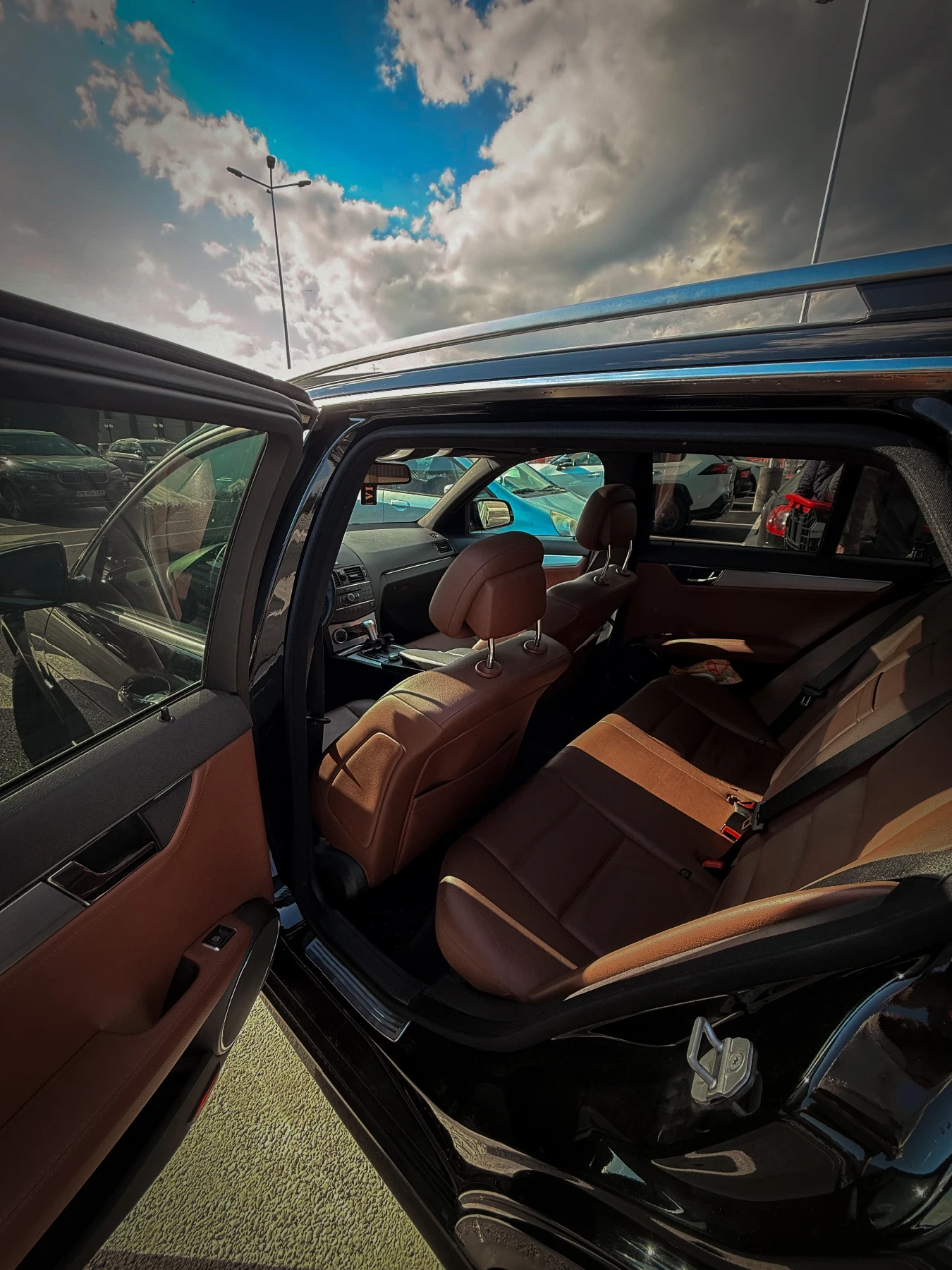 Mercedes-Benz C 320 NAVI* PANO* 7G-Tronic* 4Matic, снимка 15 - Автомобили и джипове - 54416461