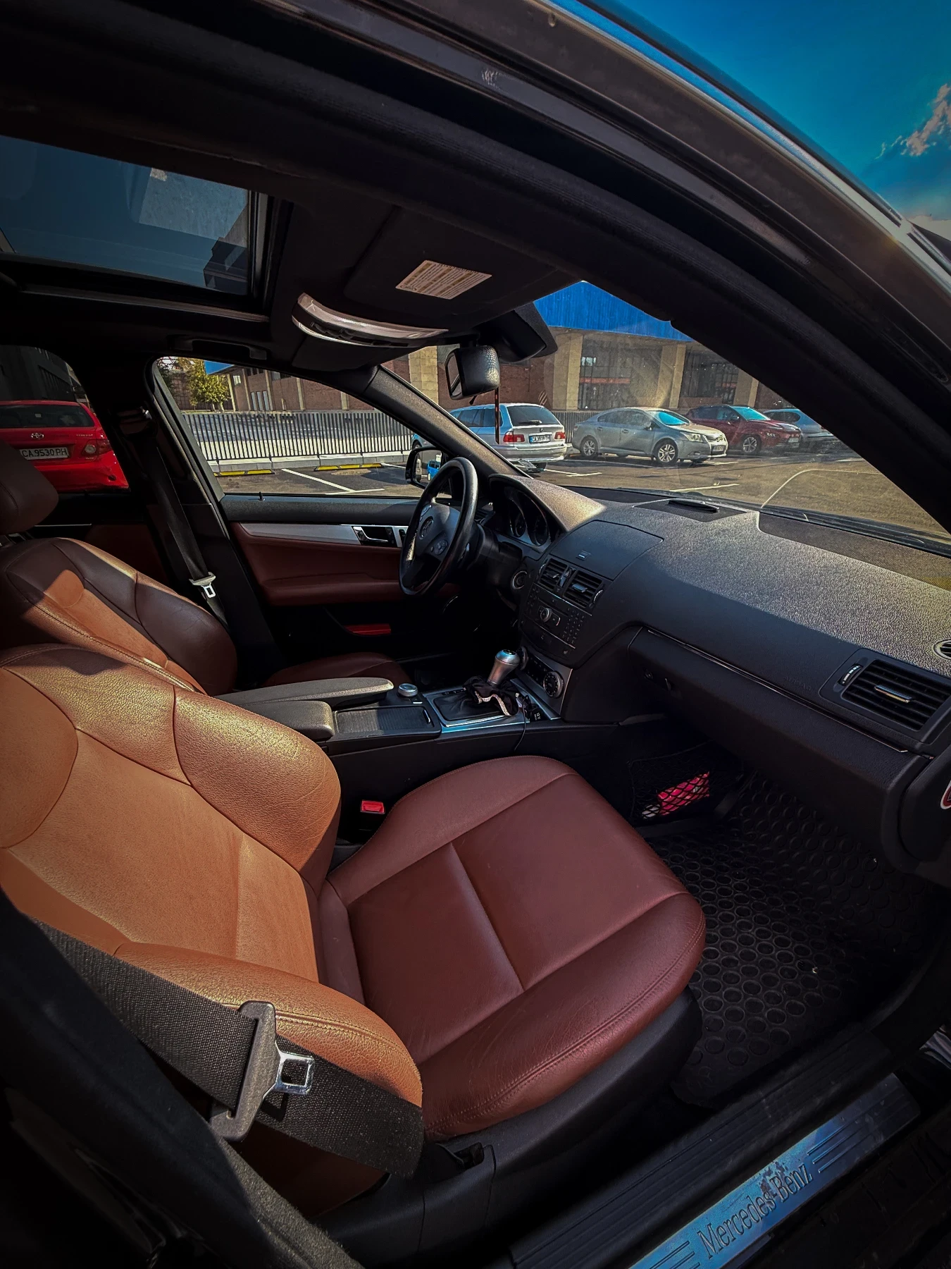 Mercedes-Benz C 320 NAVI* PANO* 7G-Tronic* 4Matic, снимка 13 - Автомобили и джипове - 54416461