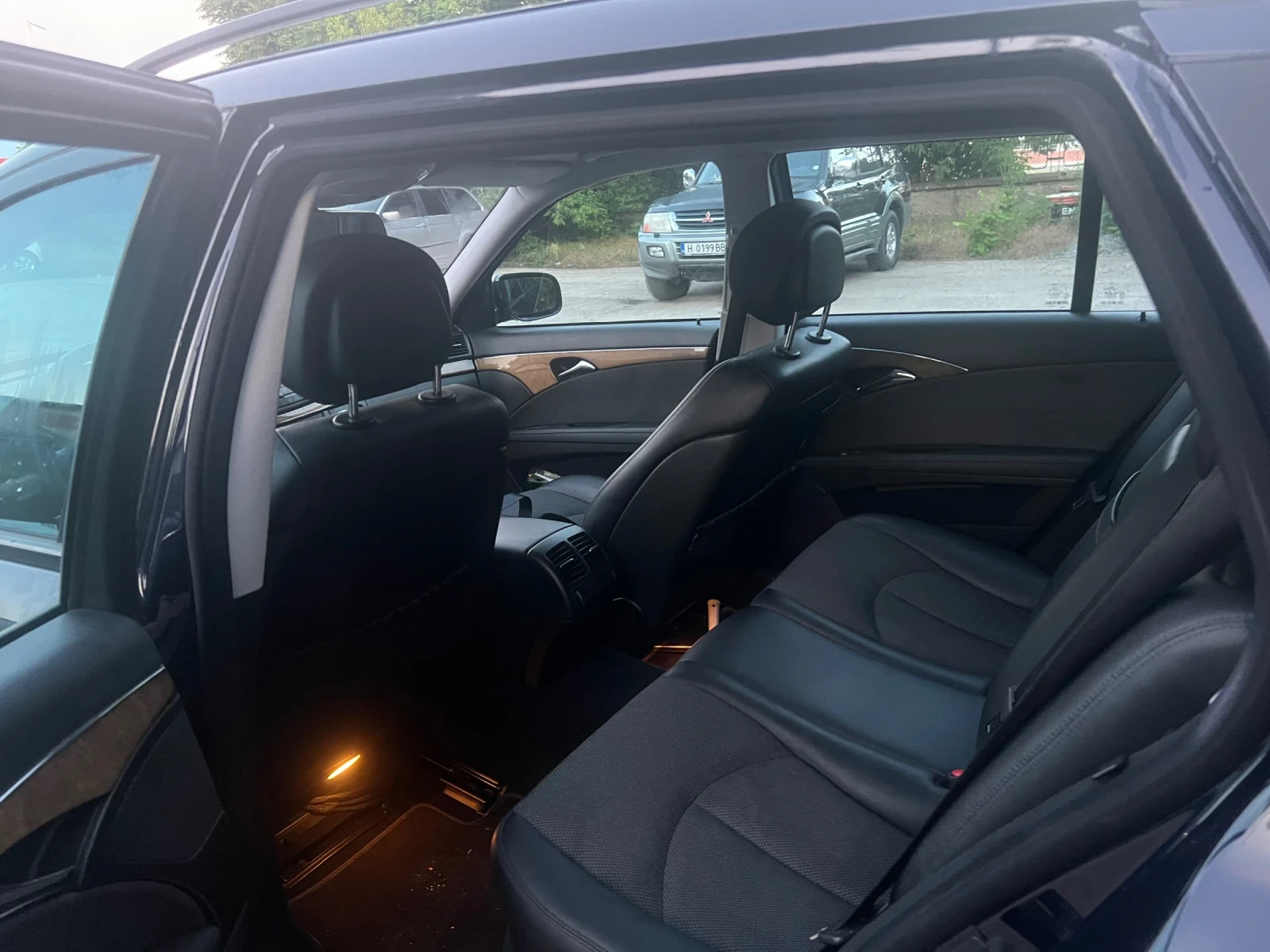 Mercedes-Benz E 220, снимка 7 - Автомобили и джипове - 54933661