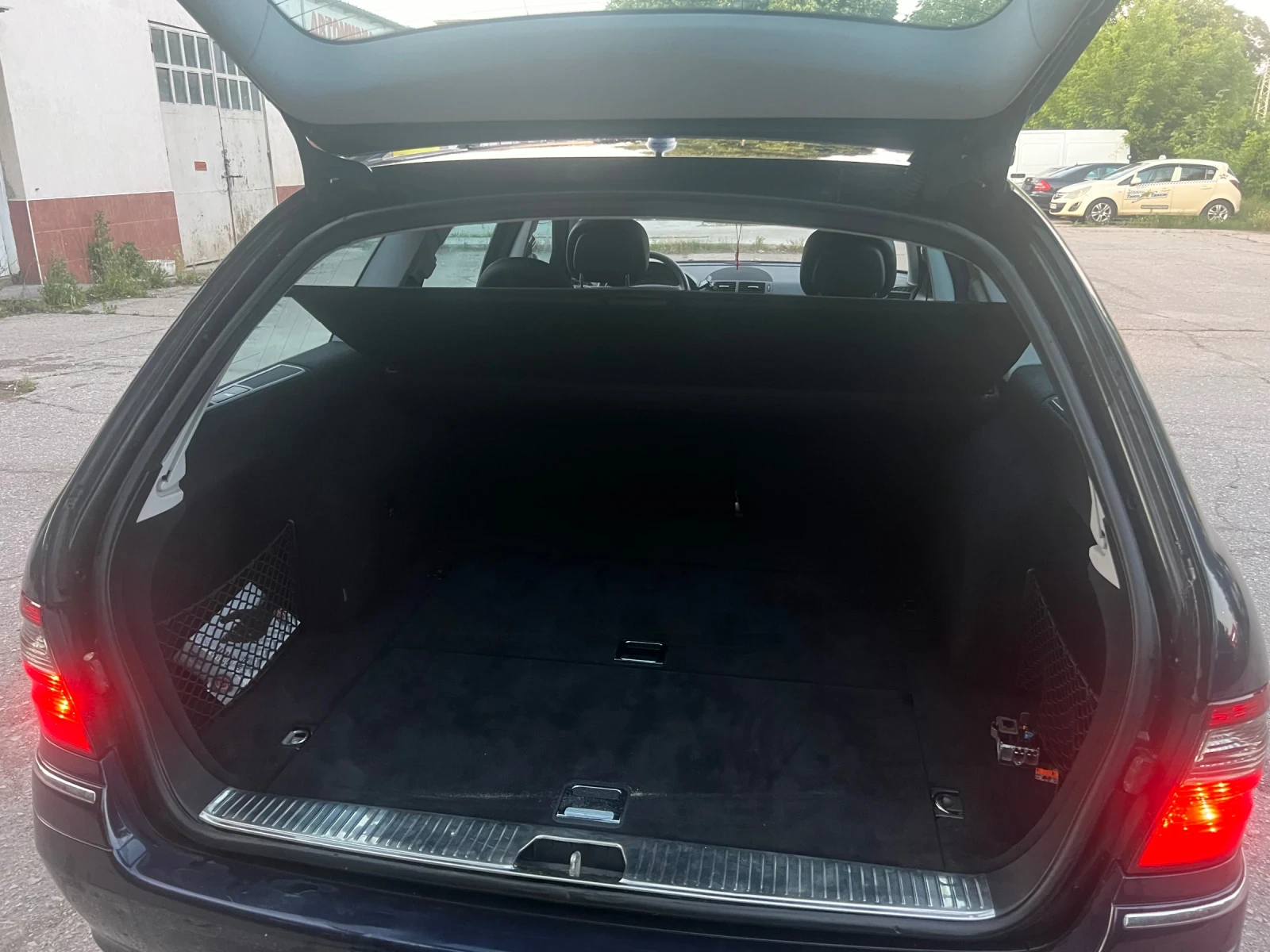 Mercedes-Benz E 220, снимка 5 - Автомобили и джипове - 54933661