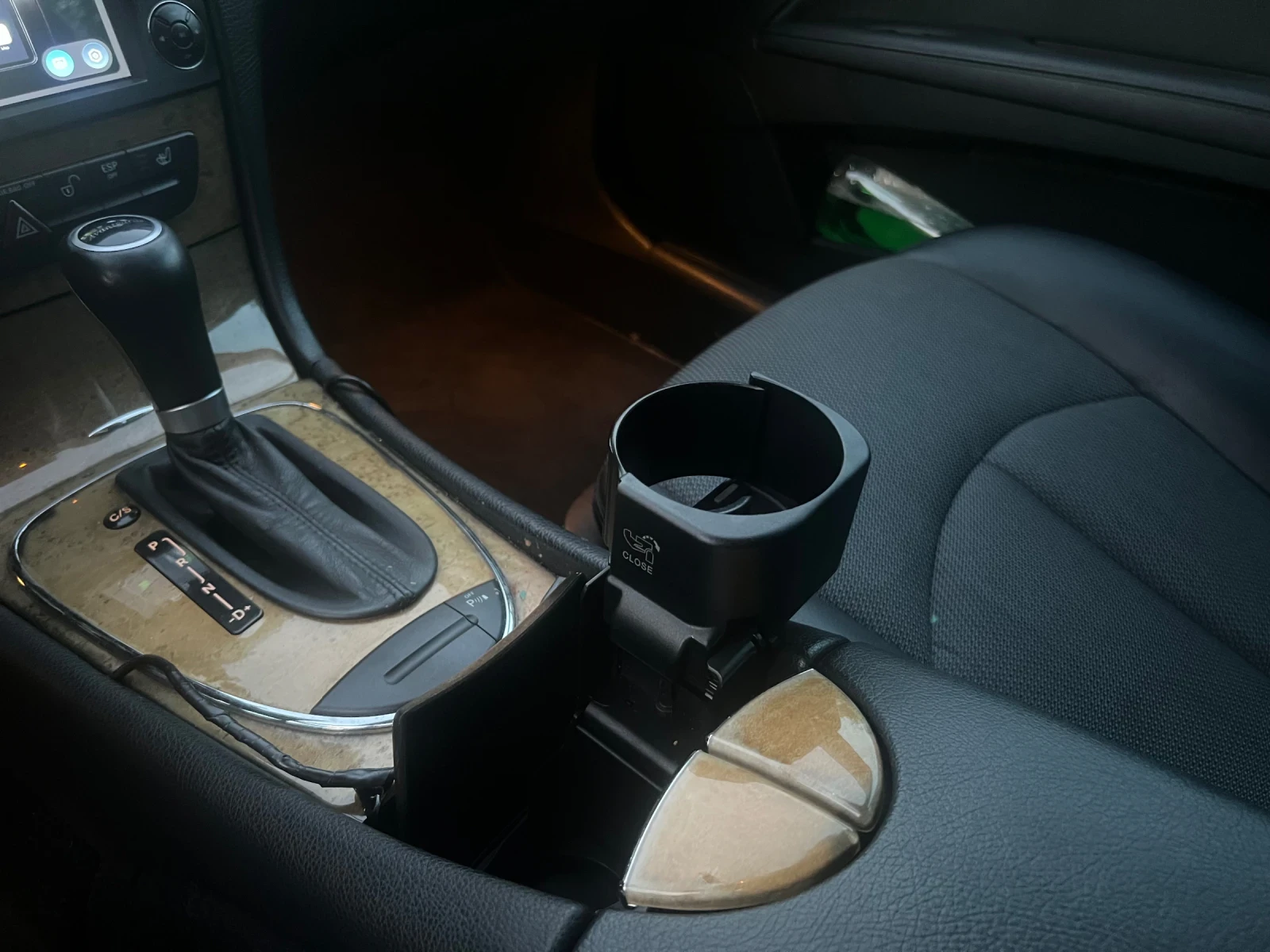 Mercedes-Benz E 220, снимка 12 - Автомобили и джипове - 54933661