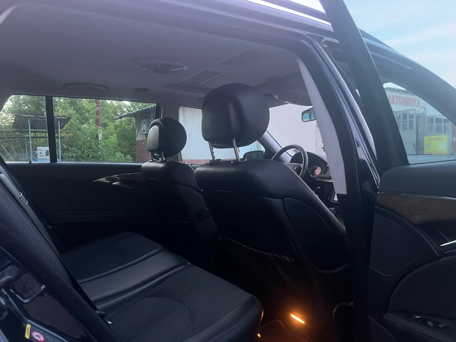 Mercedes-Benz E 220, снимка 15 - Автомобили и джипове - 54933661