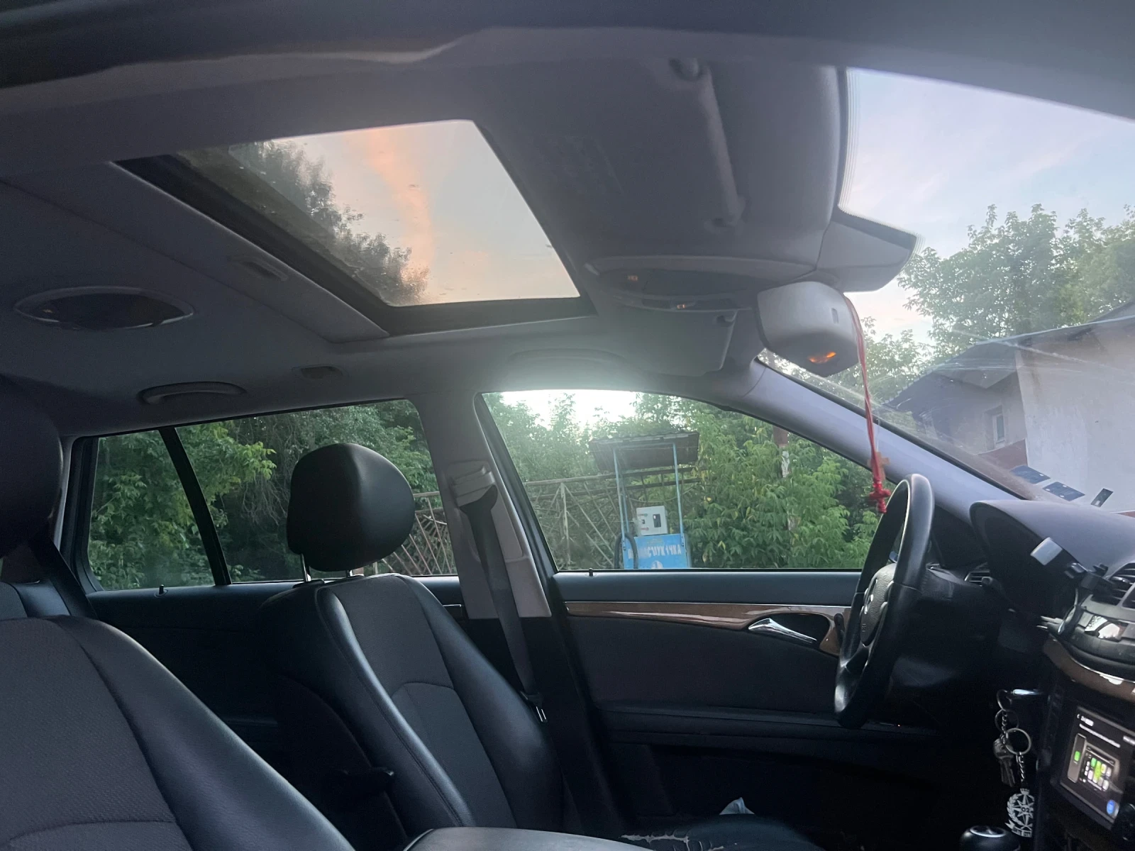 Mercedes-Benz E 220, снимка 14 - Автомобили и джипове - 54933661