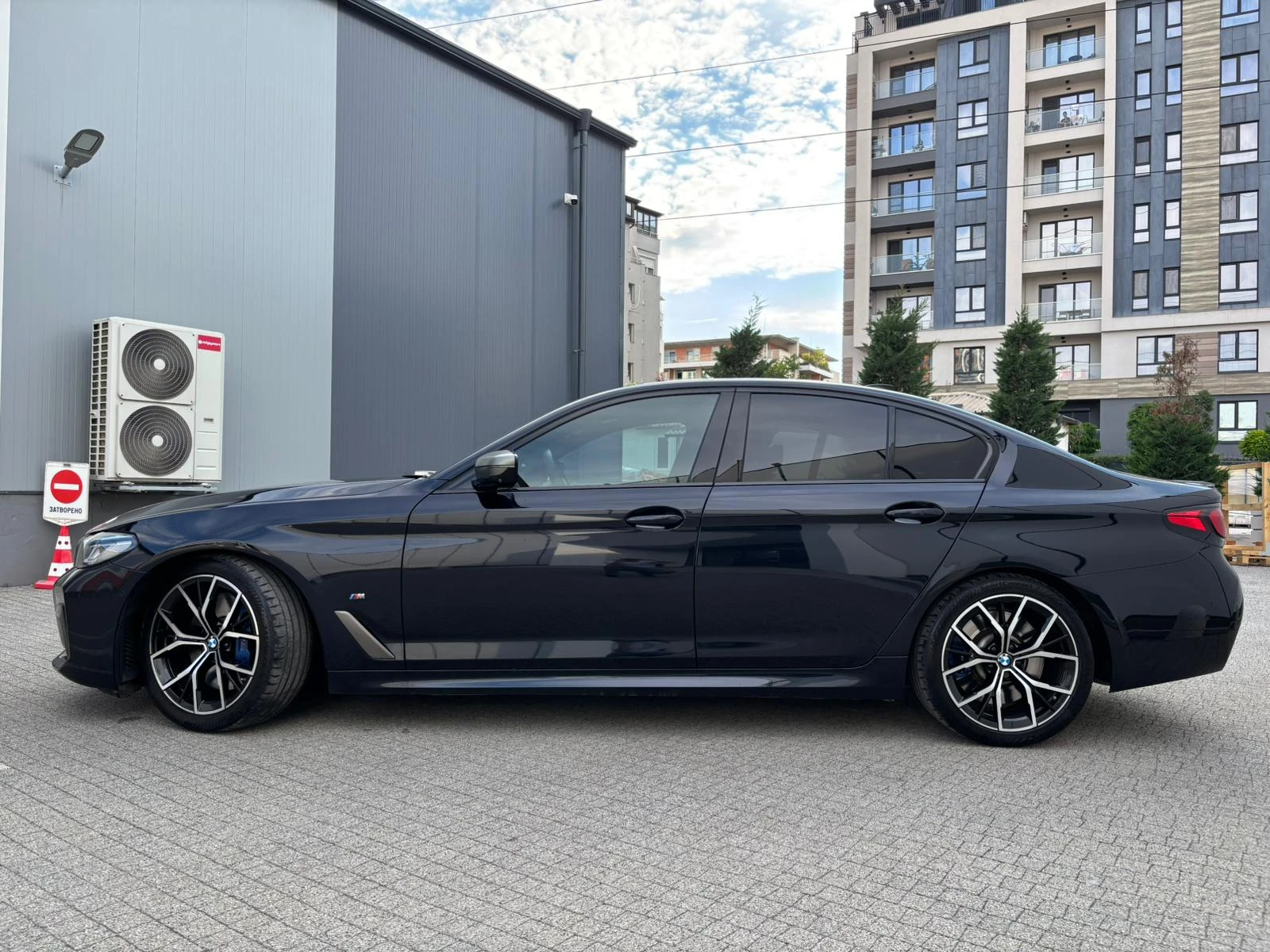 BMW 550 M550i xDrive 530 Hp, G30 LCI * ГАРАНЦИЯ, снимка 4 - Автомобили и джипове - 55002306