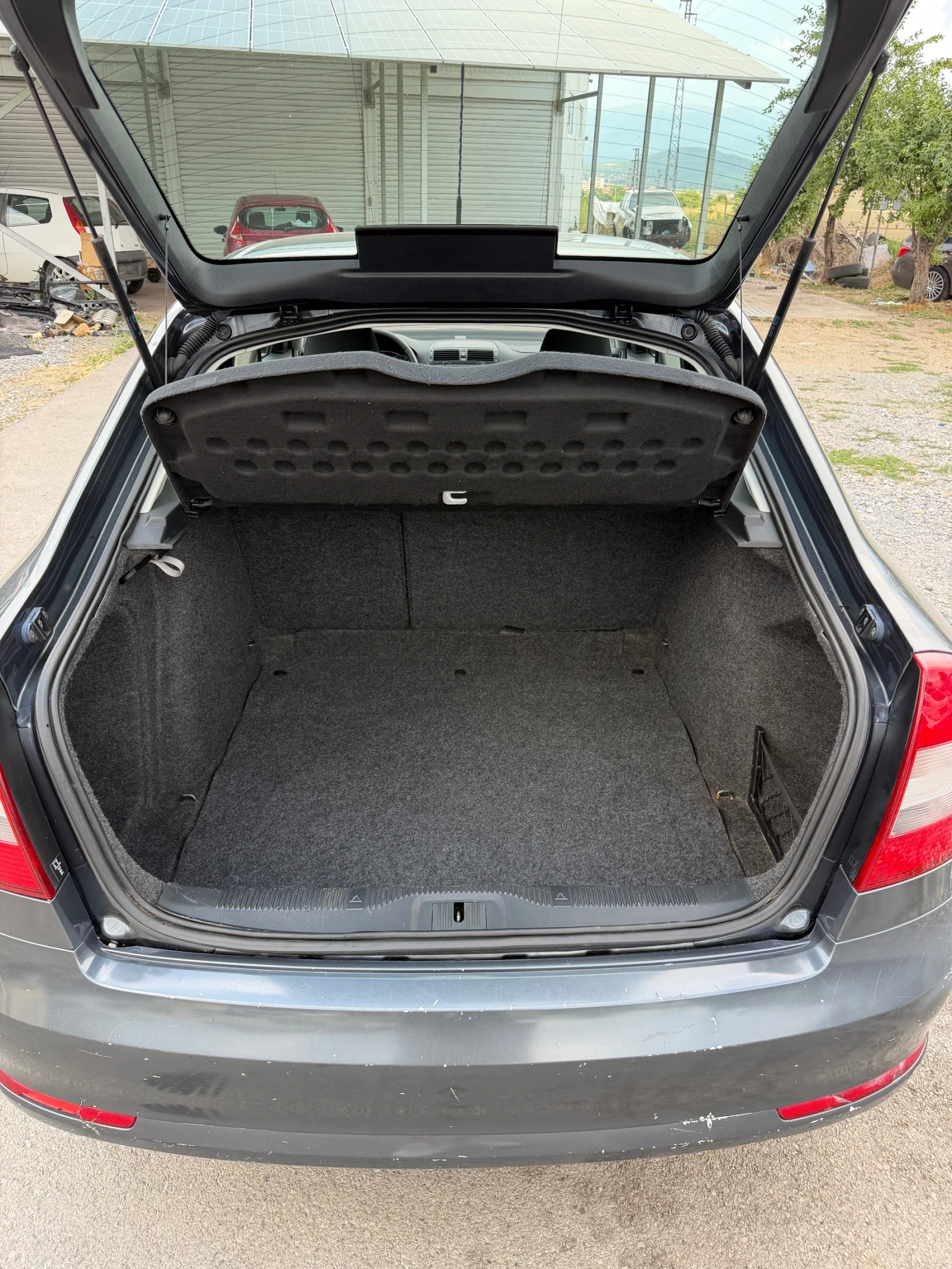 Skoda Octavia 1.9 tdi BLS facelift, снимка 14 - Автомобили и джипове - 55140143