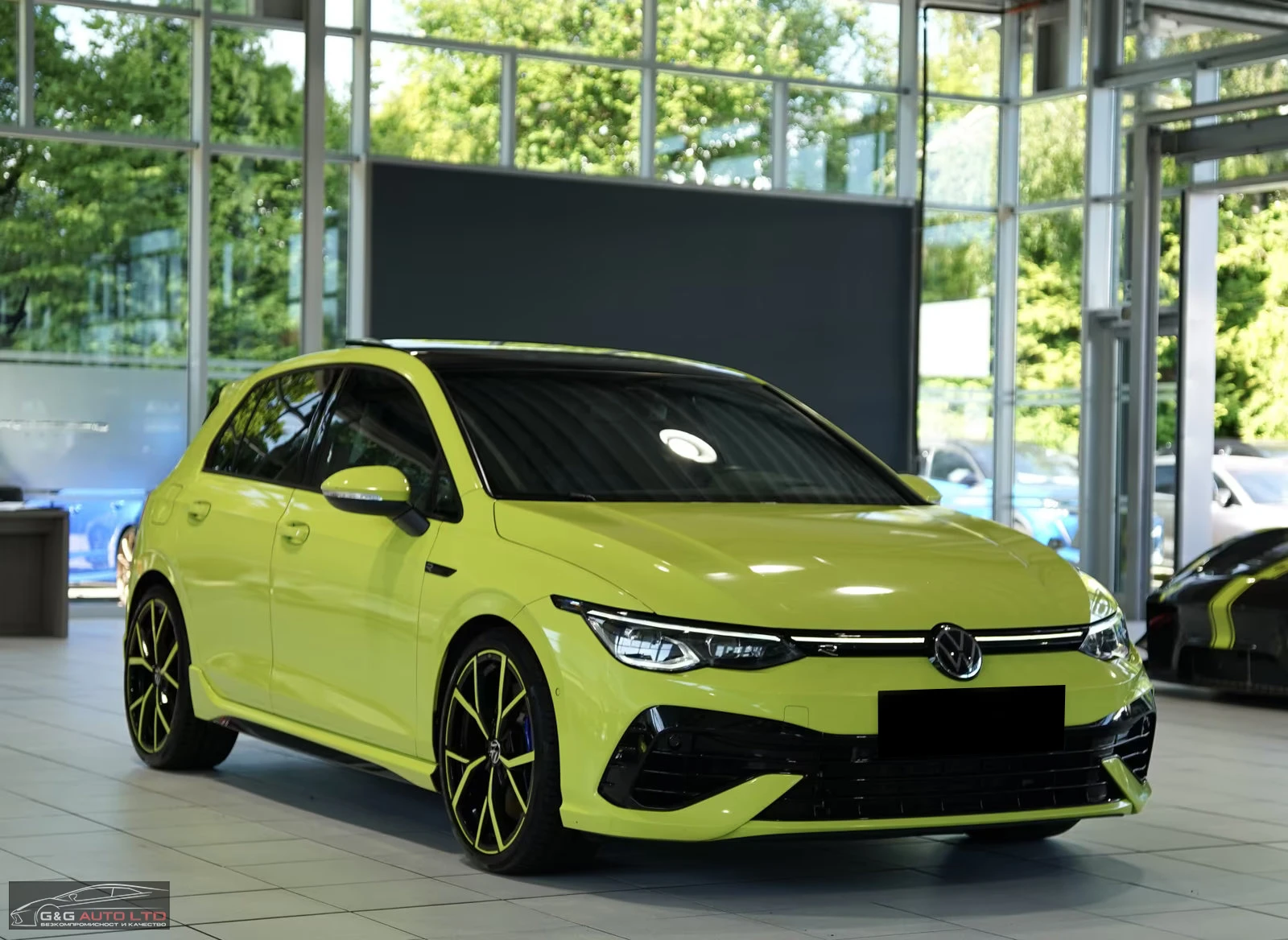 VW Golf R PERFORMANCE/320HP/AKRAPOVIC/4X4DSG/PANO/CAM/626z, снимка 5 - Автомобили и джипове - 55379821