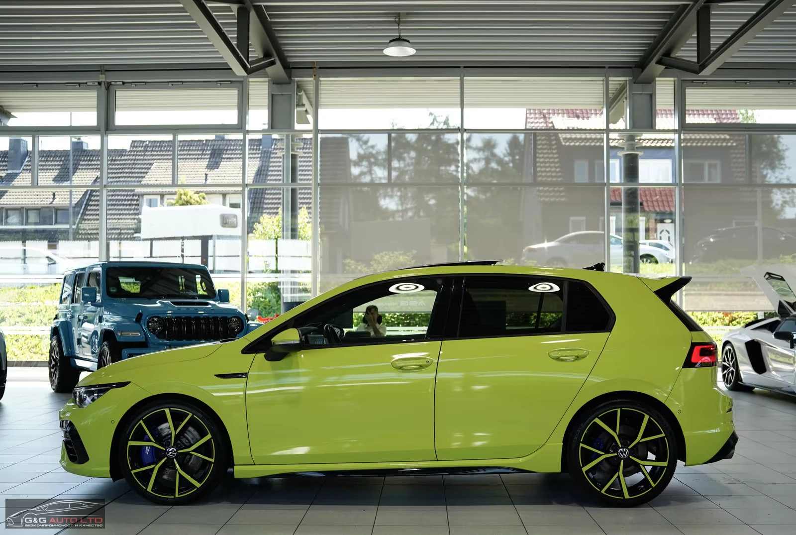 VW Golf R PERFORMANCE/320HP/AKRAPOVIC/4X4DSG/PANO/CAM/626z, снимка 3 - Автомобили и джипове - 55379821