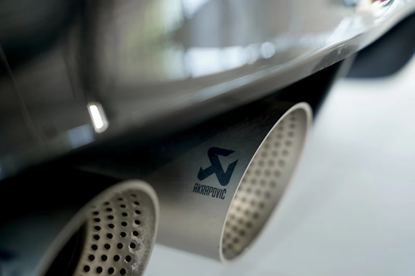 VW Golf R PERFORMANCE/320HP/AKRAPOVIC/4X4DSG/PANO/CAM/626z, снимка 16 - Автомобили и джипове - 55379821