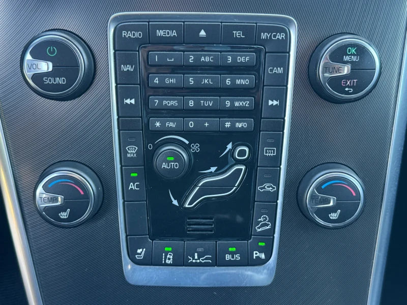 Volvo XC60 XC60-T6 AWD R-Design 330к.с. УНИКАТ!, снимка 10 - Автомобили и джипове - 50898003