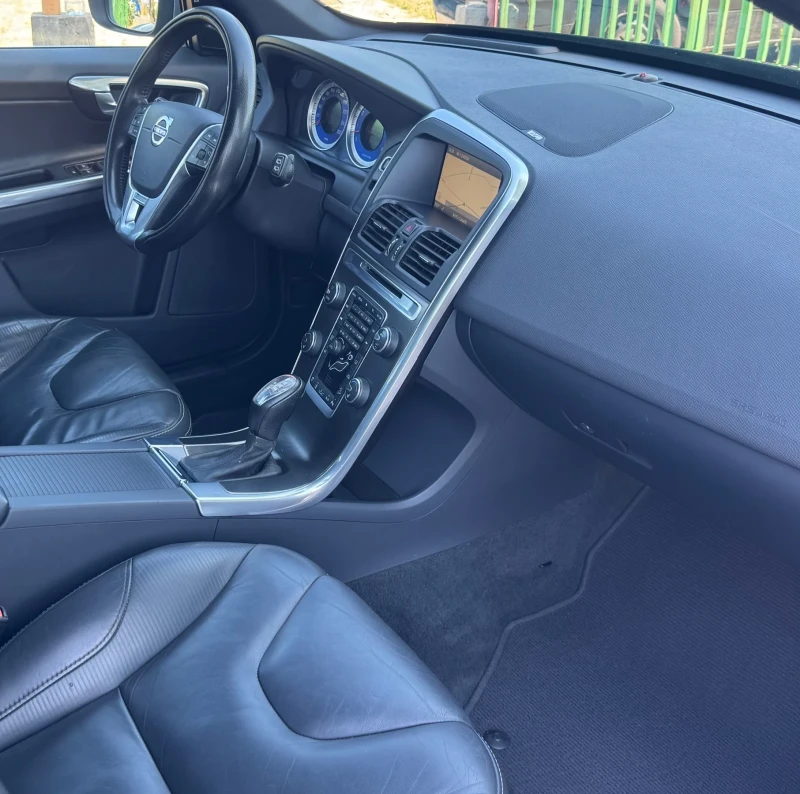 Volvo XC60 XC60-T6 AWD R-Design 330к.с. УНИКАТ!, снимка 7 - Автомобили и джипове - 50898003