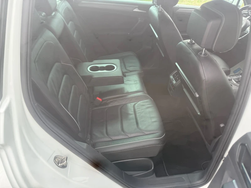 VW Tiguan 2.0 R-LINE DIGITAL 4х4 ШВЕЙЦАРИЯ, снимка 12 - Автомобили и джипове - 52073411