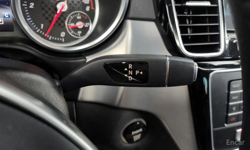 Mercedes-Benz GLE 350, снимка 9 - Автомобили и джипове - 52700115