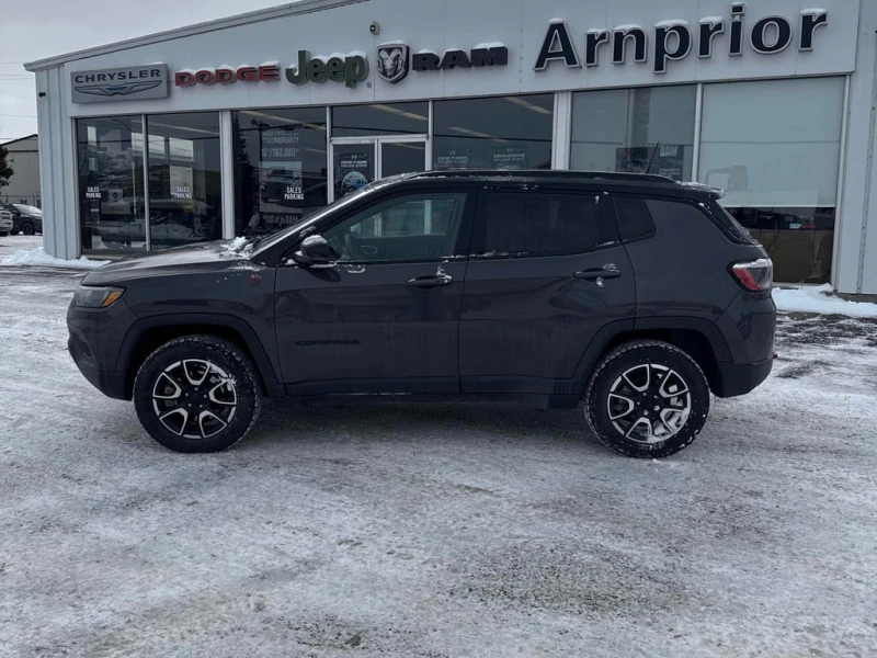 Jeep Compass * Trailhawk * CARFAX * БЕЗ ПЪРВОНАЧАЛНА ВНОСКА, снимка 2 - Автомобили и джипове - 52959350