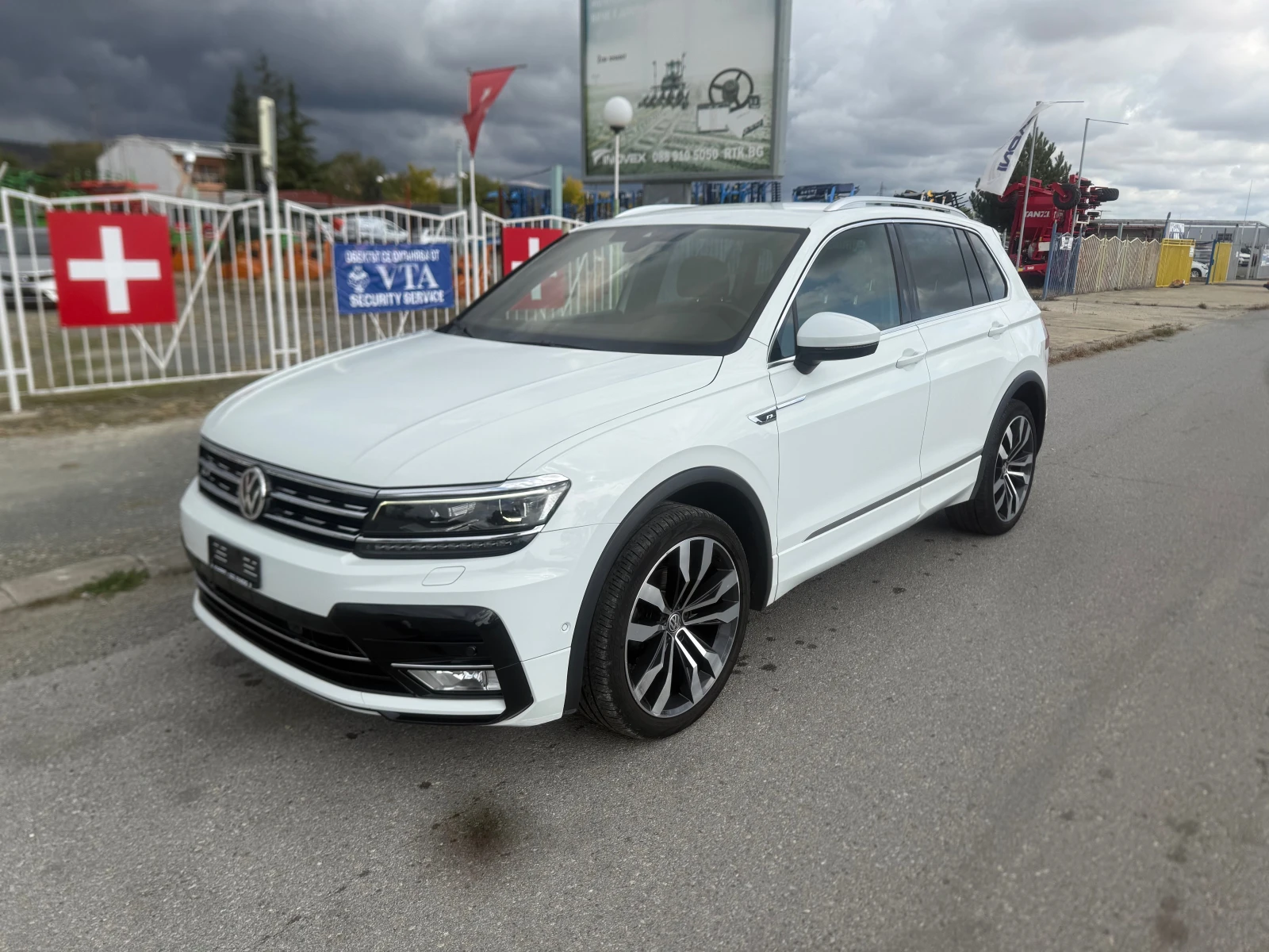 VW Tiguan 2.0 R-LINE DIGITAL 44  | Mobile.bg   1