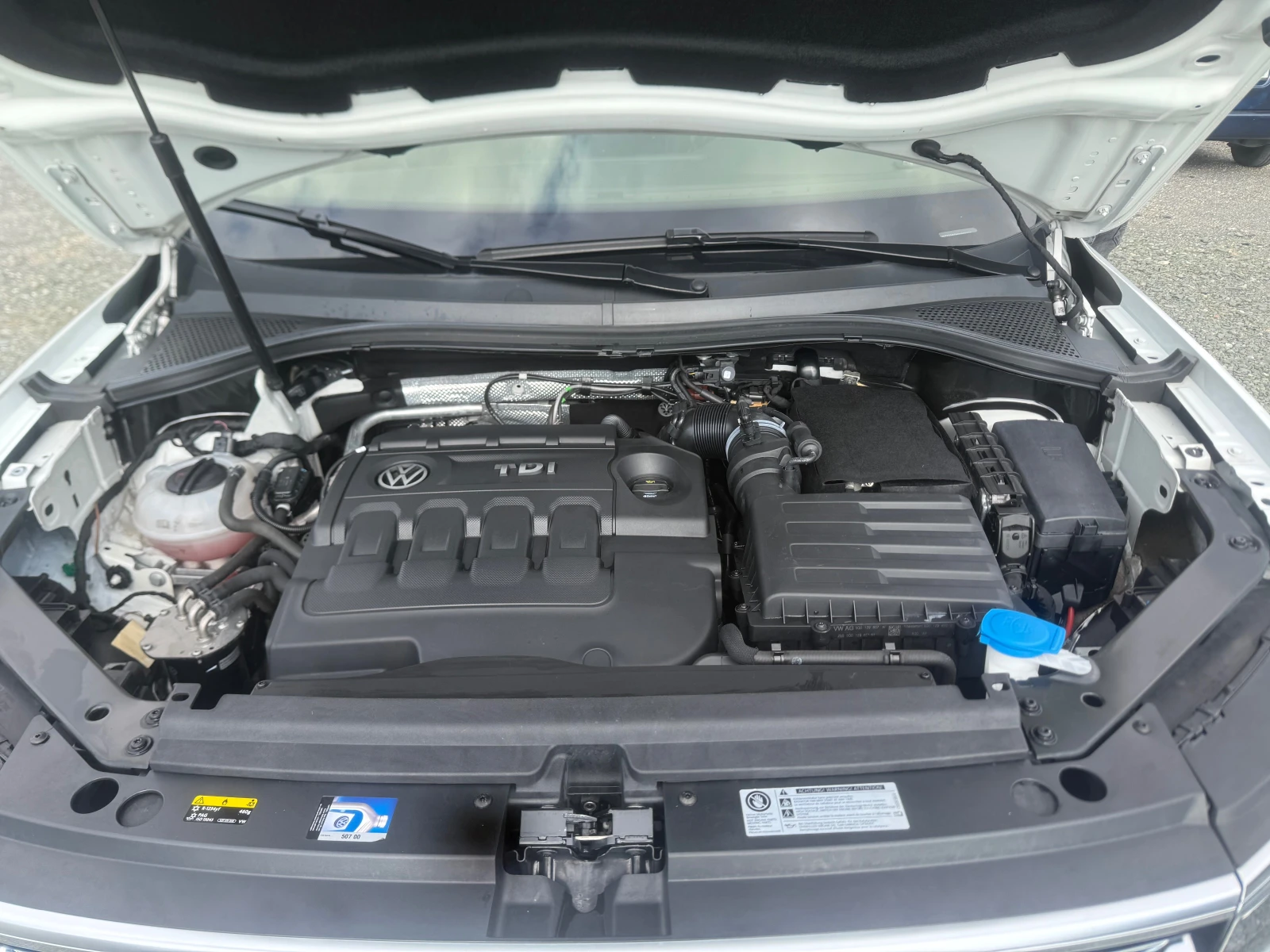 VW Tiguan 2.0 R-LINE DIGITAL 44  | Mobile.bg   14