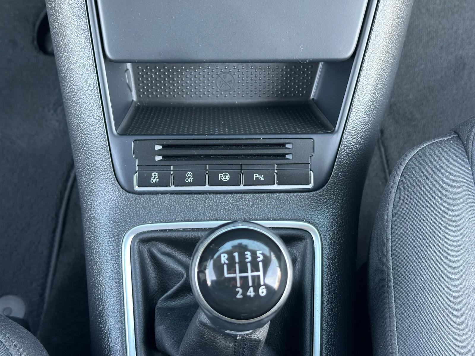 VW Tiguan 2.0TDI* NAVI* , снимка 14 - Автомобили и джипове - 53864342