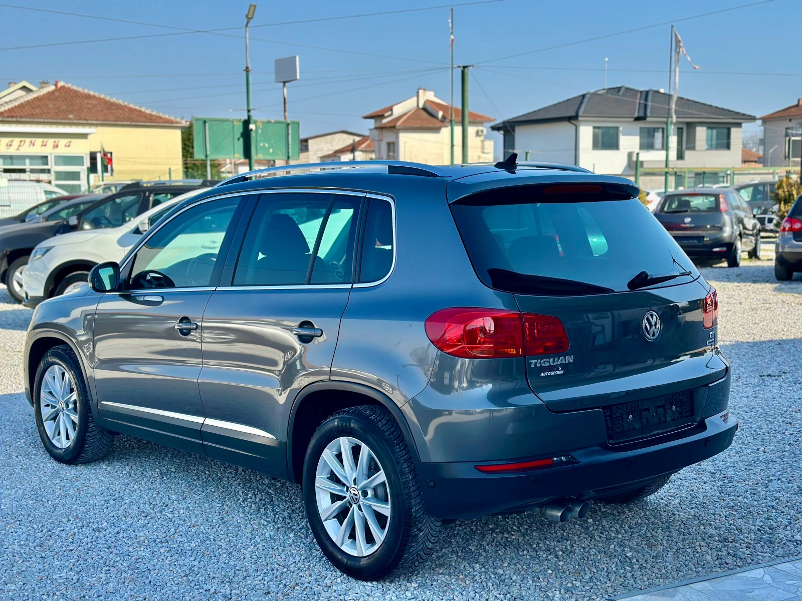 VW Tiguan 2.0TDI* NAVI* , снимка 3 - Автомобили и джипове - 53864342