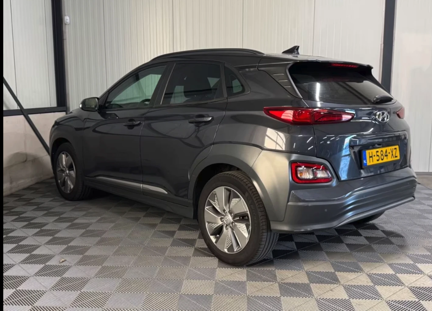 Hyundai Kona Comfort 64kWh, снимка 2 - Автомобили и джипове - 53899659