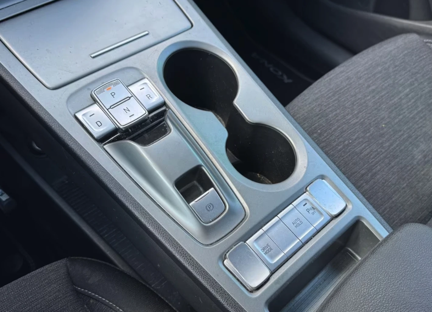 Hyundai Kona Comfort 64kWh, снимка 15 - Автомобили и джипове - 53899659