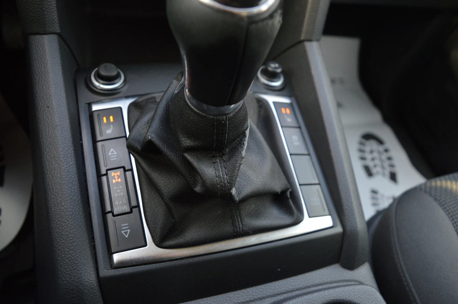 VW Amarok 2.0TDI-4x4-KLIMATRONIK, снимка 13 - Автомобили и джипове - 54091760