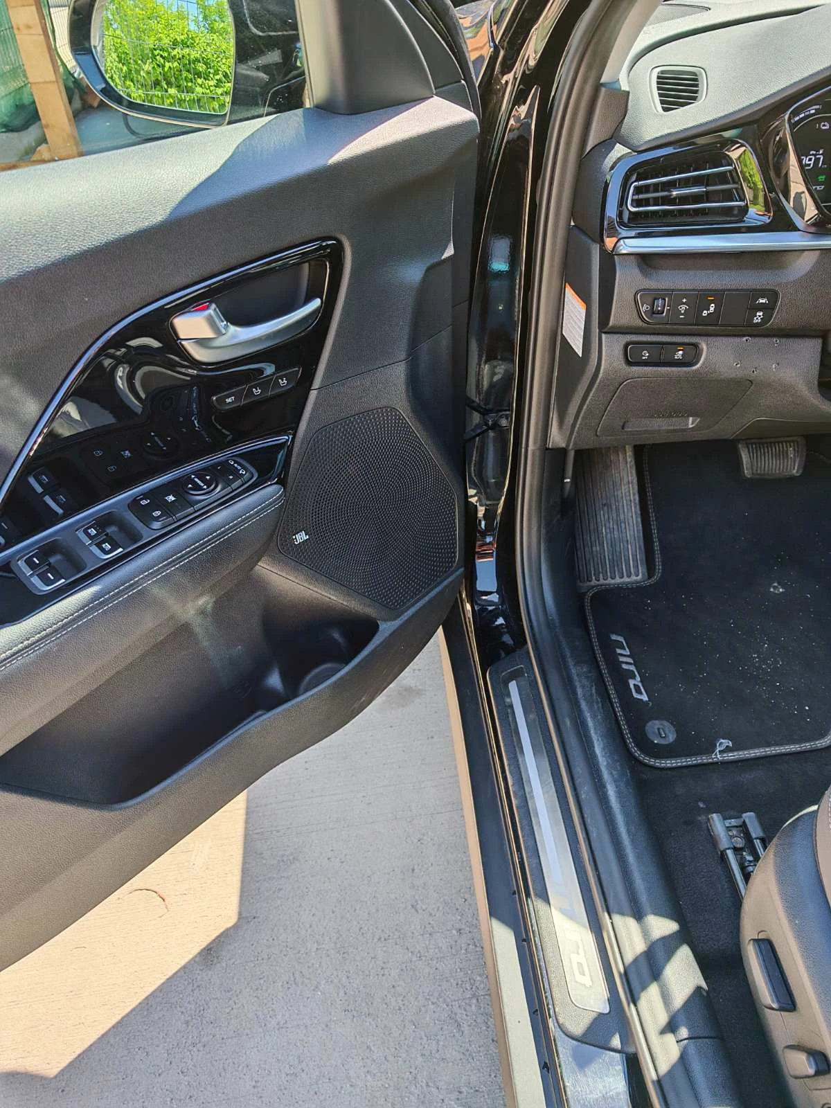 Kia Niro 64KWh/EXECUTIVE LINE/SOH100%/KIACONN/FULL!, снимка 11 - Автомобили и джипове - 55023925
