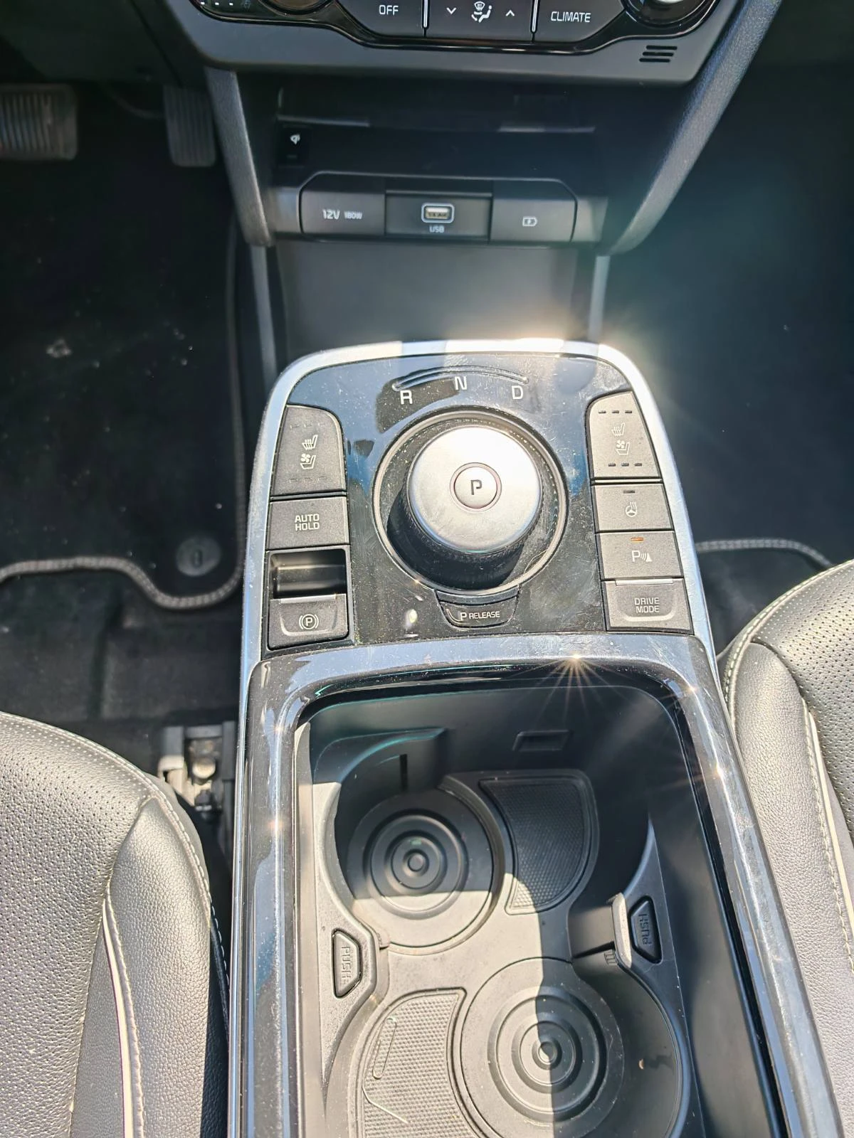 Kia Niro 64KWh/EXECUTIVE LINE/SOH100%/KIACONN/FULL!, снимка 16 - Автомобили и джипове - 55023925