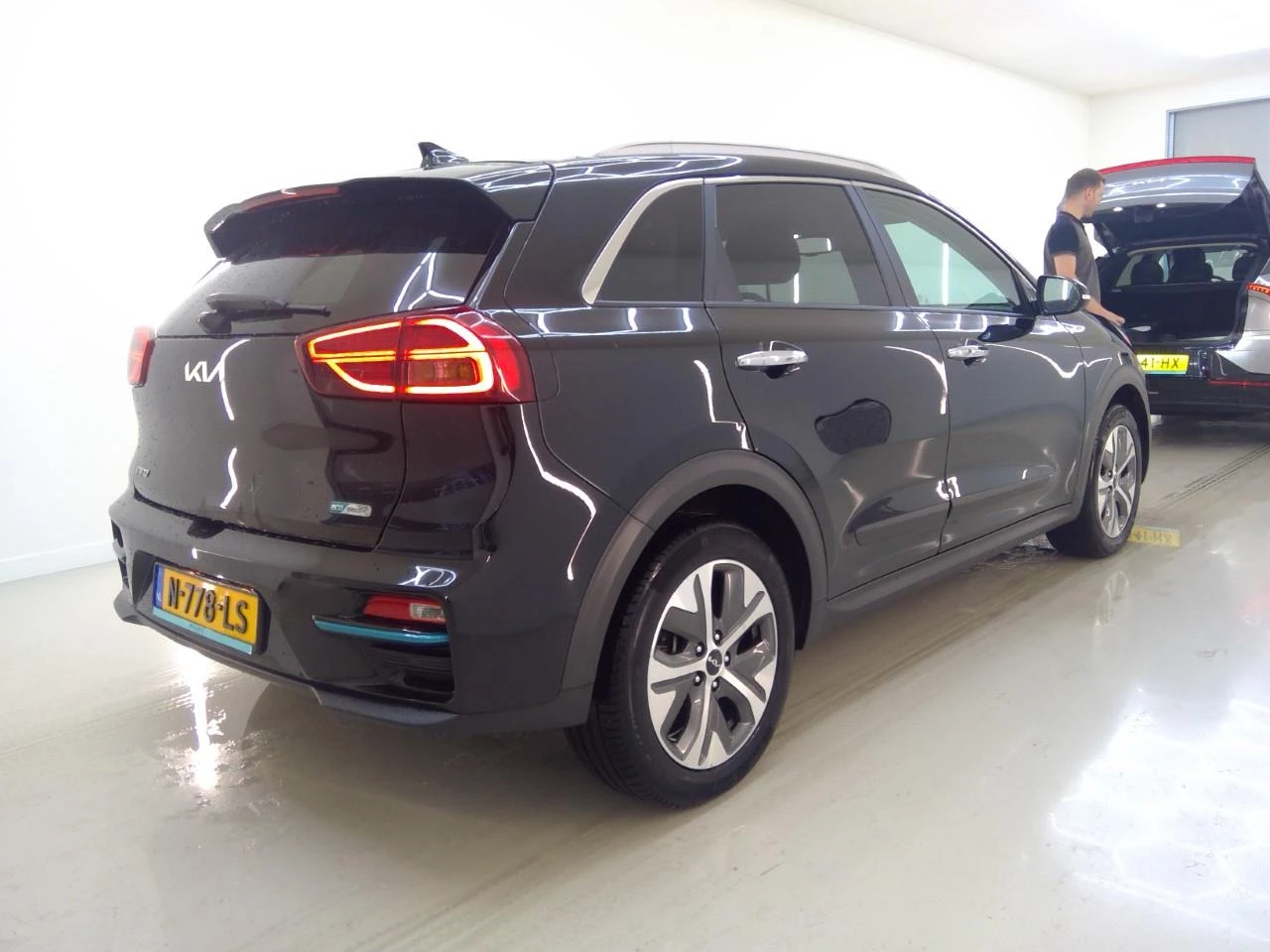 Kia Niro 64KWh/EXECUTIVE LINE/SOH100%/KIACONN/FULL!, снимка 4 - Автомобили и джипове - 54820615