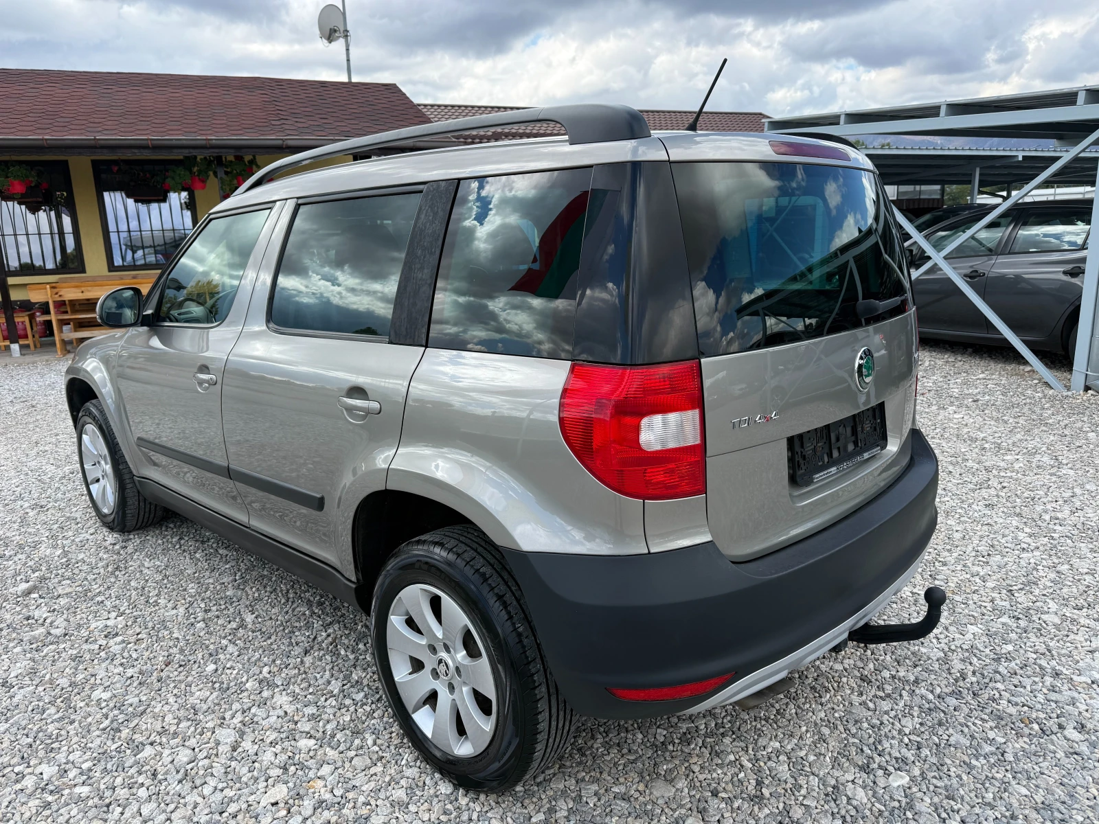 Skoda Yeti 2.0 TDI КЛИМАТИК !! 4X4 !! ЕВРО 5 !!, снимка 3 - Автомобили и джипове - 56244763