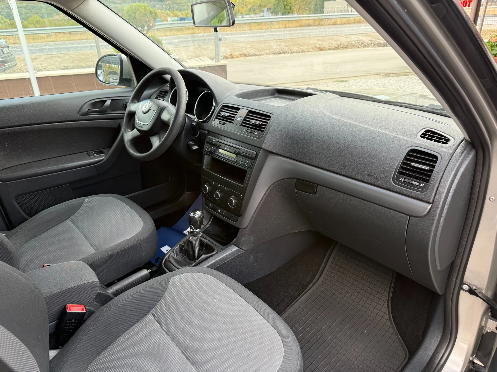Skoda Yeti 2.0 TDI КЛИМАТИК !! 4X4 !! ЕВРО 5 !!, снимка 8 - Автомобили и джипове - 56244763