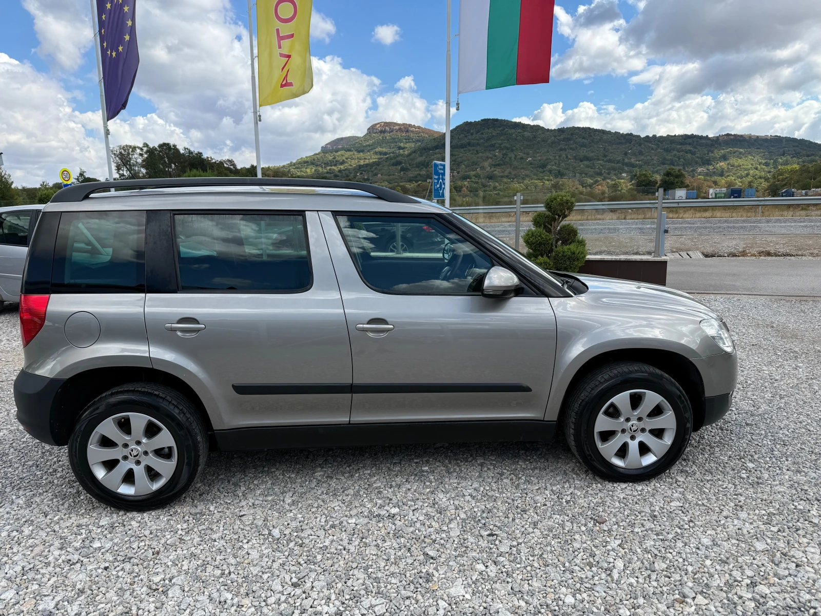 Skoda Yeti 2.0 TDI КЛИМАТИК !! 4X4 !! ЕВРО 5 !!, снимка 5 - Автомобили и джипове - 56244763