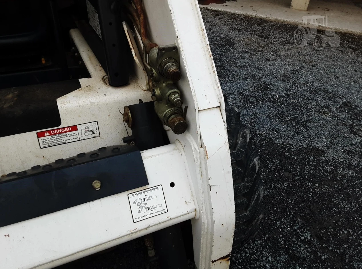 Мини челни товарачи Bobcat s150 - изображение 9