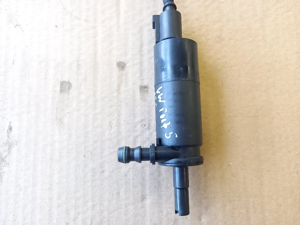 Помпа пръскалки фарове Фолксваген Голф 5 1.6Б (ч)