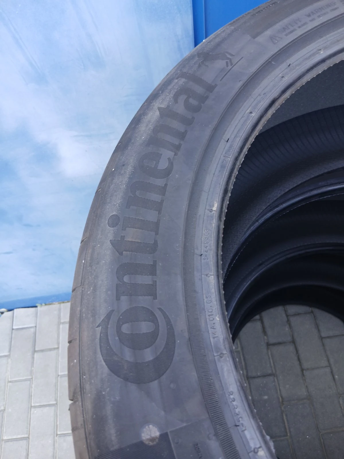 Гуми Летни 275/45R21, снимка 3 - Гуми и джанти - 55482988