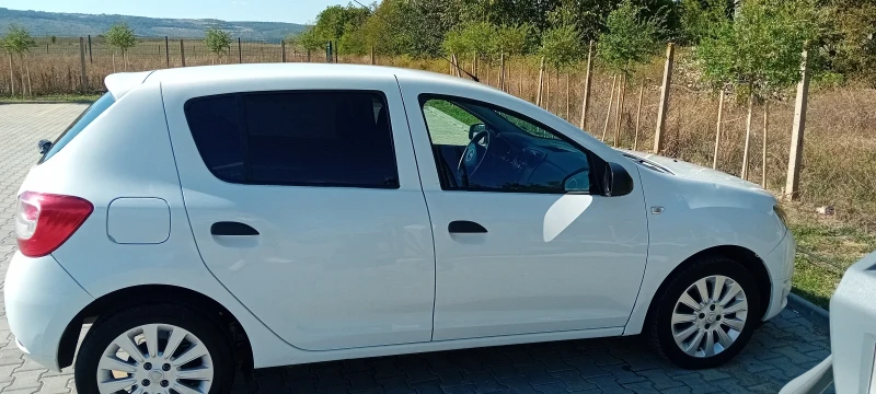 Dacia Sandero 1.5 дизел , снимка 4 - Автомобили и джипове - 47220887