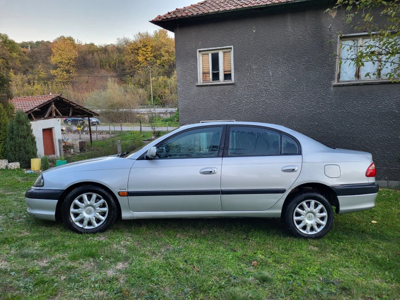 Toyota Avensis 1.6, снимка 5 - Автомобили и джипове - 47828013