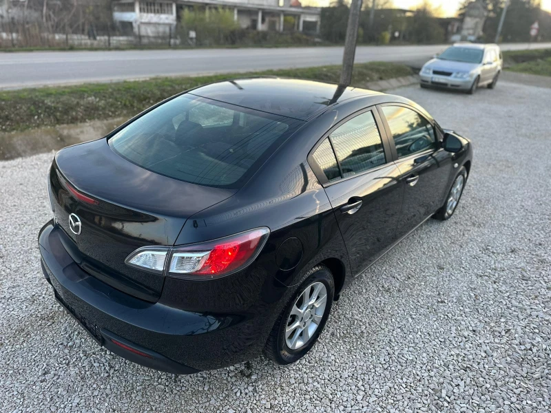 Mazda 3 1.6 седан, снимка 5 - Автомобили и джипове - 52531809
